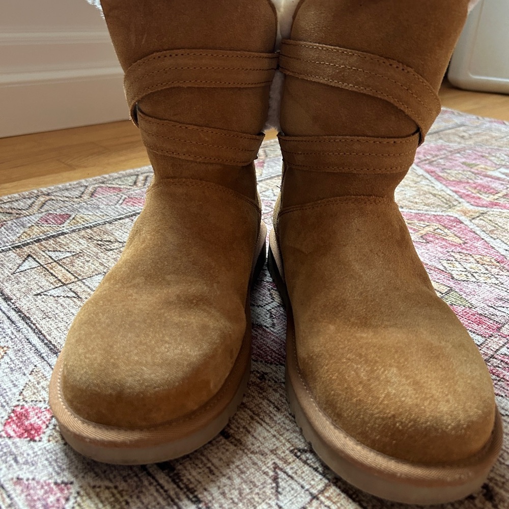Koolaburra Tan Winter Boots Durable Suede Slip-On